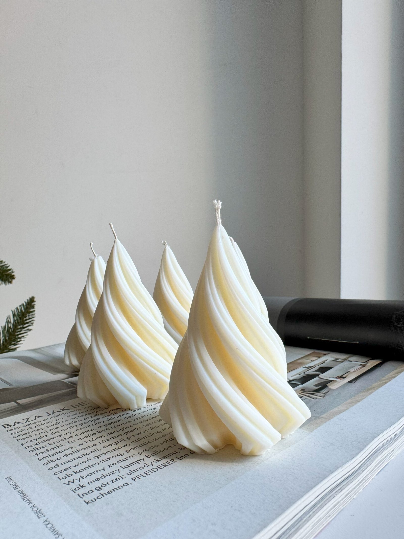 Dekoracyjne świece na Nowy Rok - Choinka Kręcona S