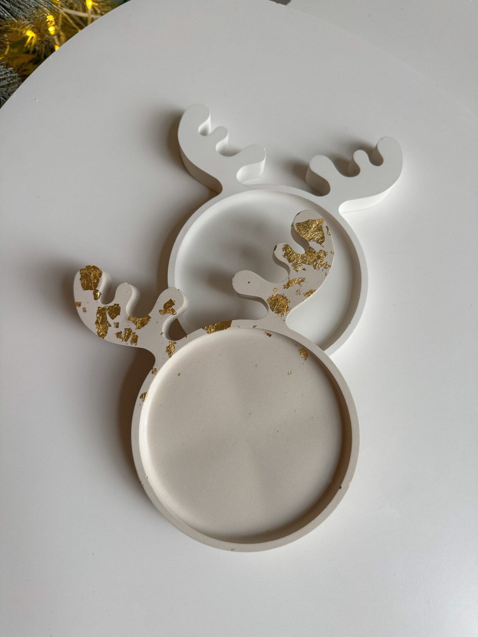 Tacka dekoracyjna handmade z gipsu - Renifer - obrazek 2