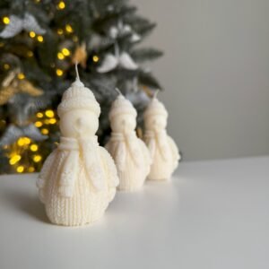 Świeca wolnostojąca w kształcie bałwanka