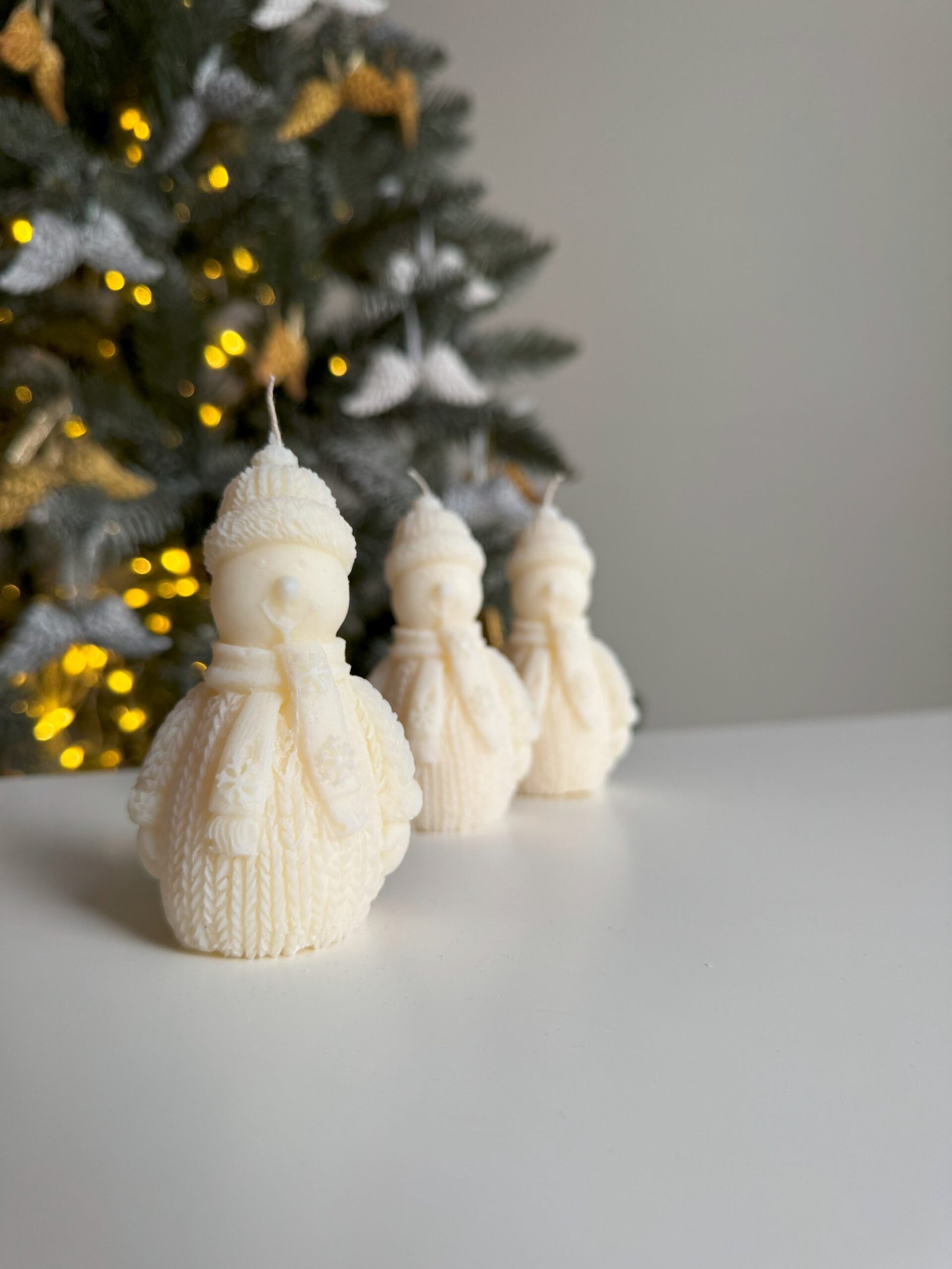 Świeca wolnostojąca w kształcie bałwanka