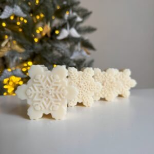 Świeca sojowa w kształcie śnieżynki handmade