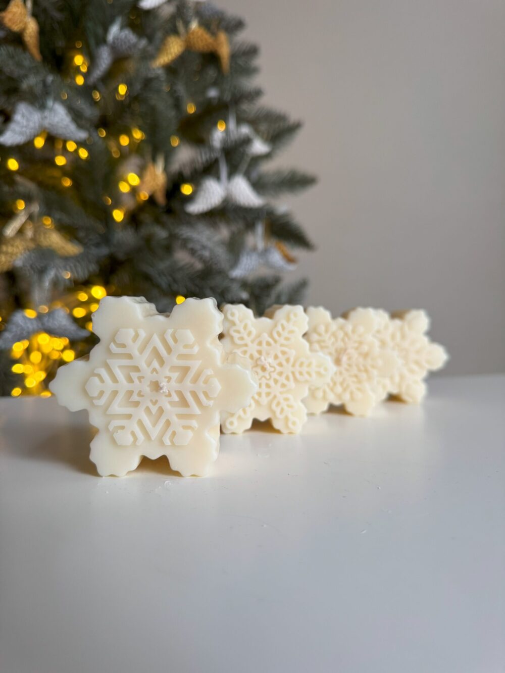 Świeca sojowa w kształcie śnieżynki  handmade