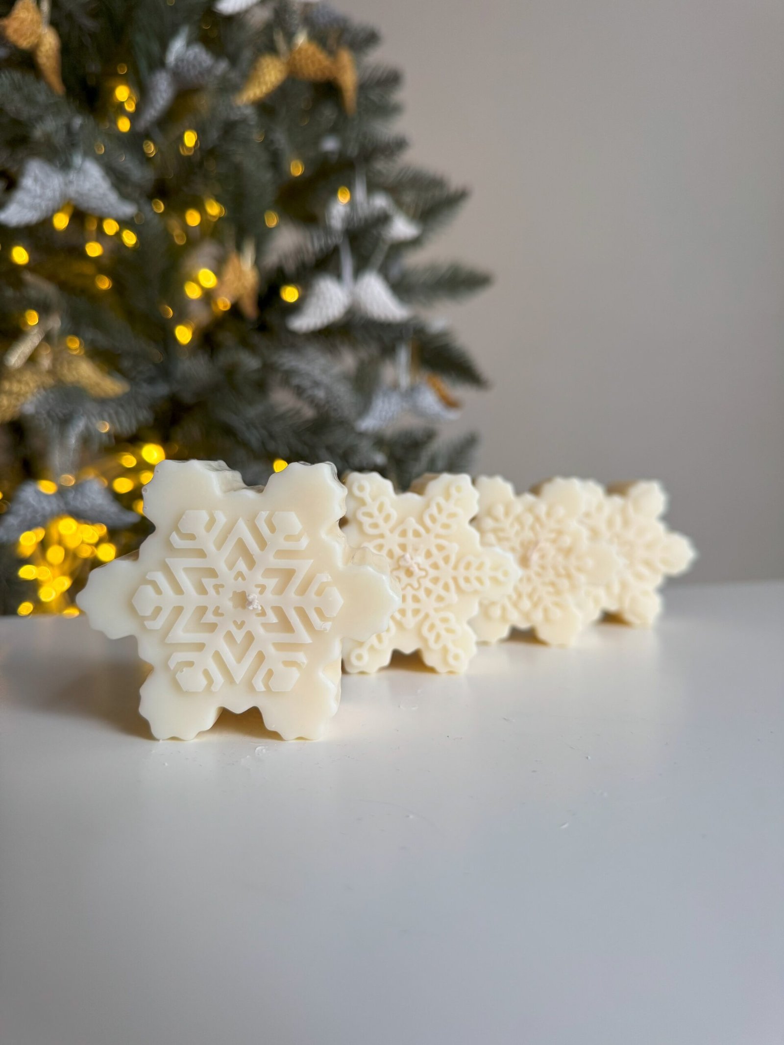 Świeca sojowa w kształcie śnieżynki handmade