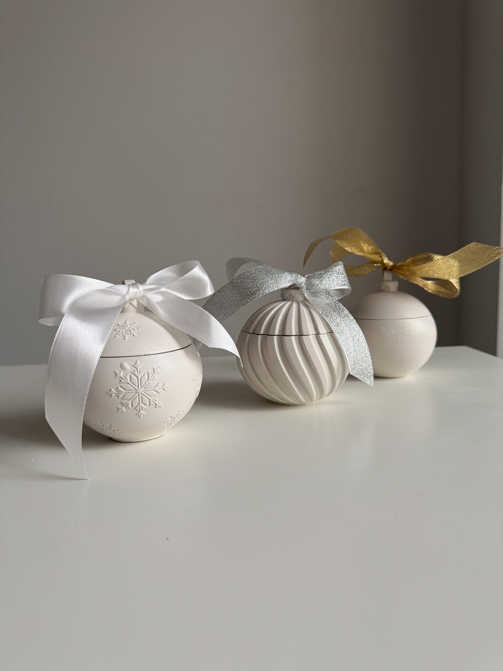 Świeca Sojowa w Pojemniku w Kształcie Bombki - obrazek 7