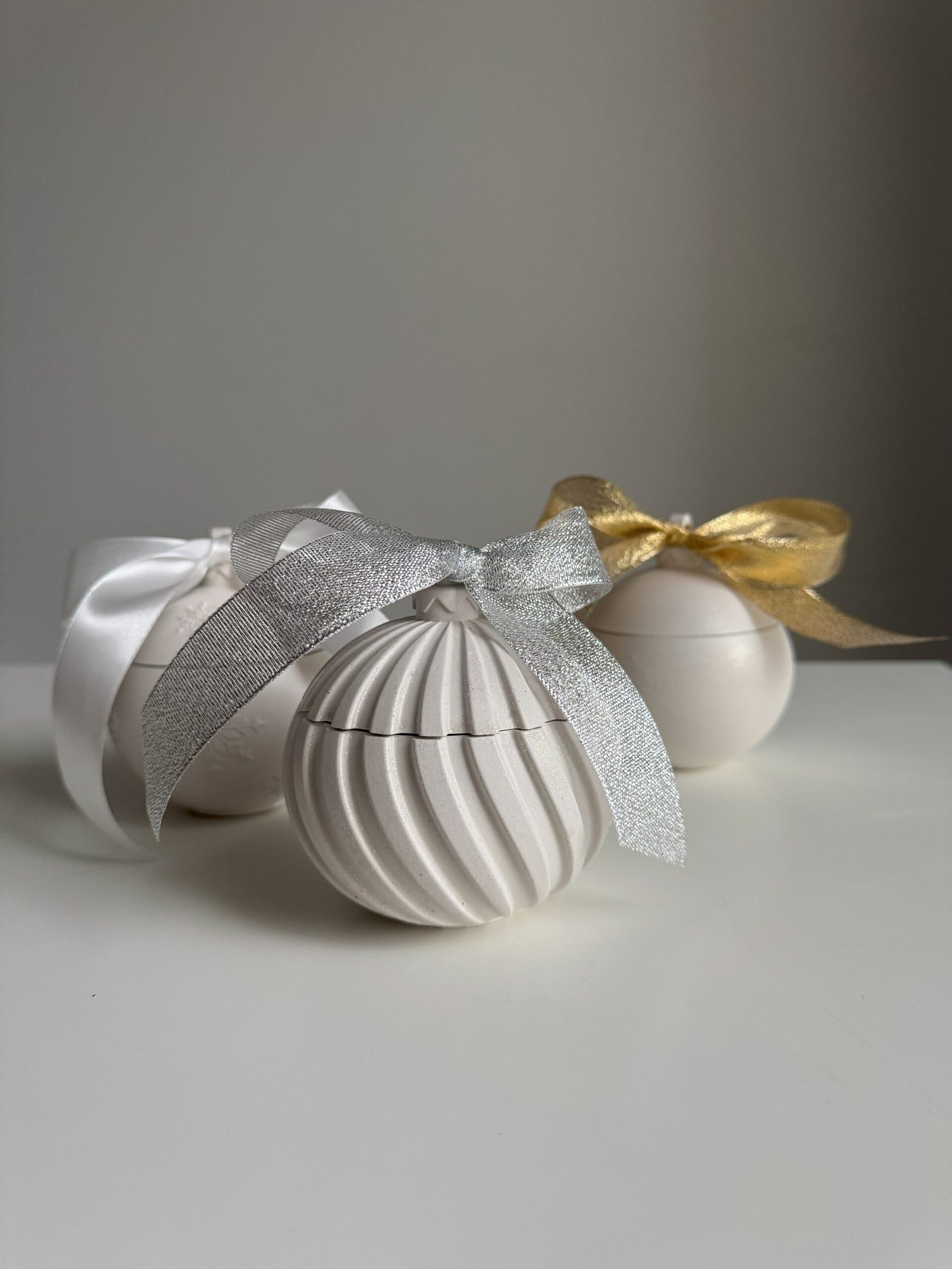 Świeca Sojowa w Pojemniku w Kształcie Bombki - obrazek 8