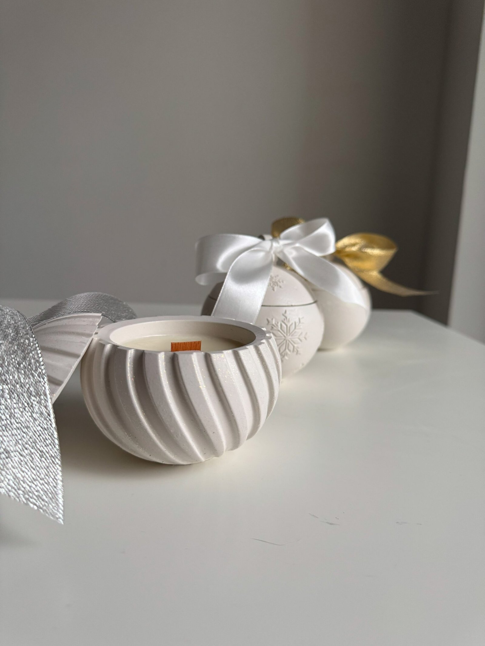 Świeca Sojowa w Pojemniku w Kształcie Bombki - obrazek 6