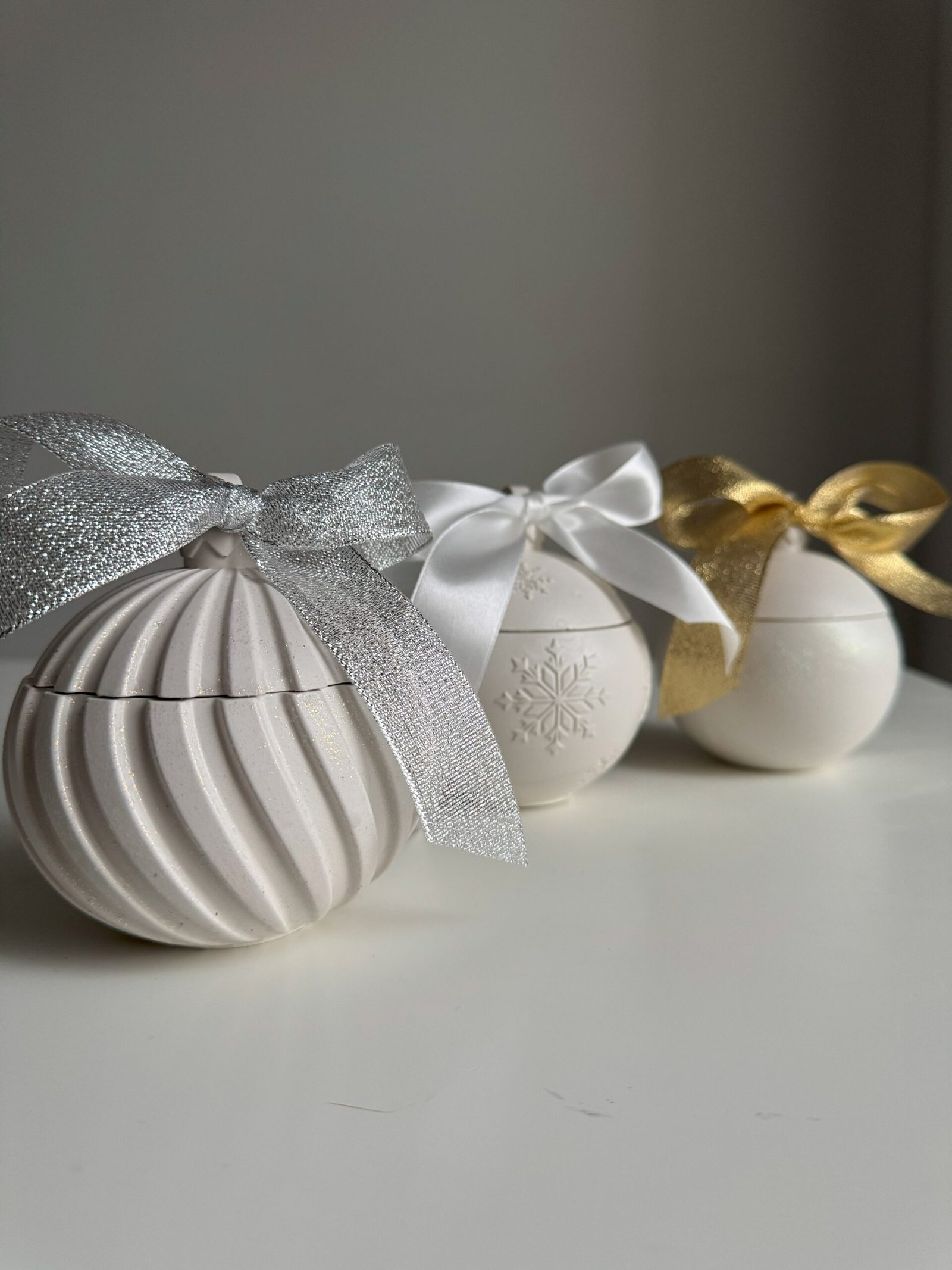 Świeca Sojowa w Pojemniku w Kształcie Bombki - obrazek 5