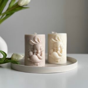 Dekoracyjna świeca wielkanocna – Duża Świeca z Królikiem