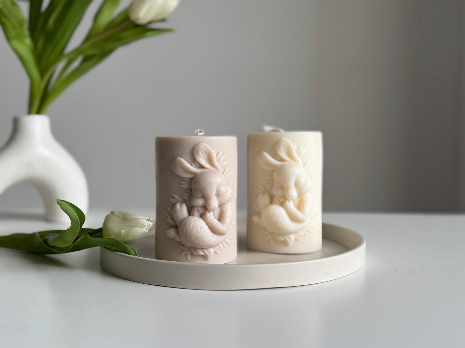 Dekoracyjna świeca wielkanocna – Duża Świeca z Królikiem