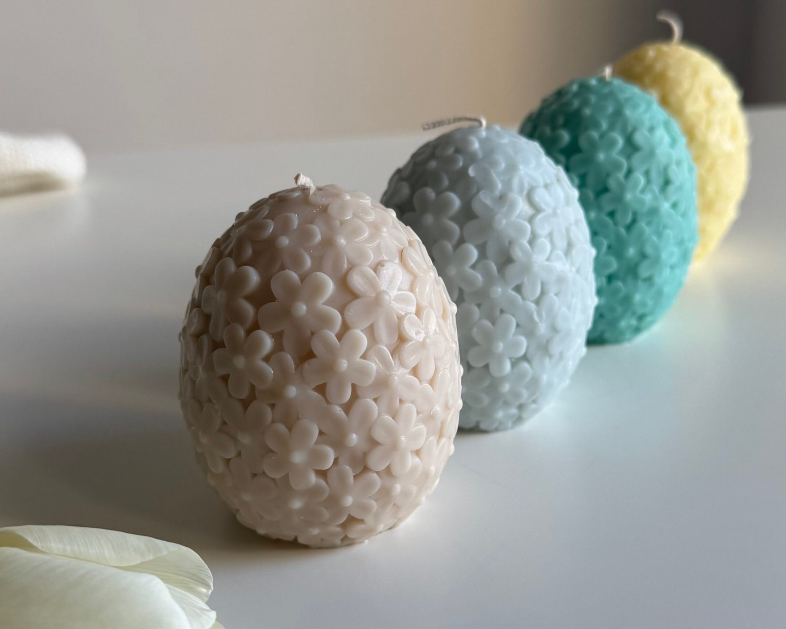 Jajko w Kwiaty – wolnostojąca sojowa świeca wielkanocna - obrazek 3