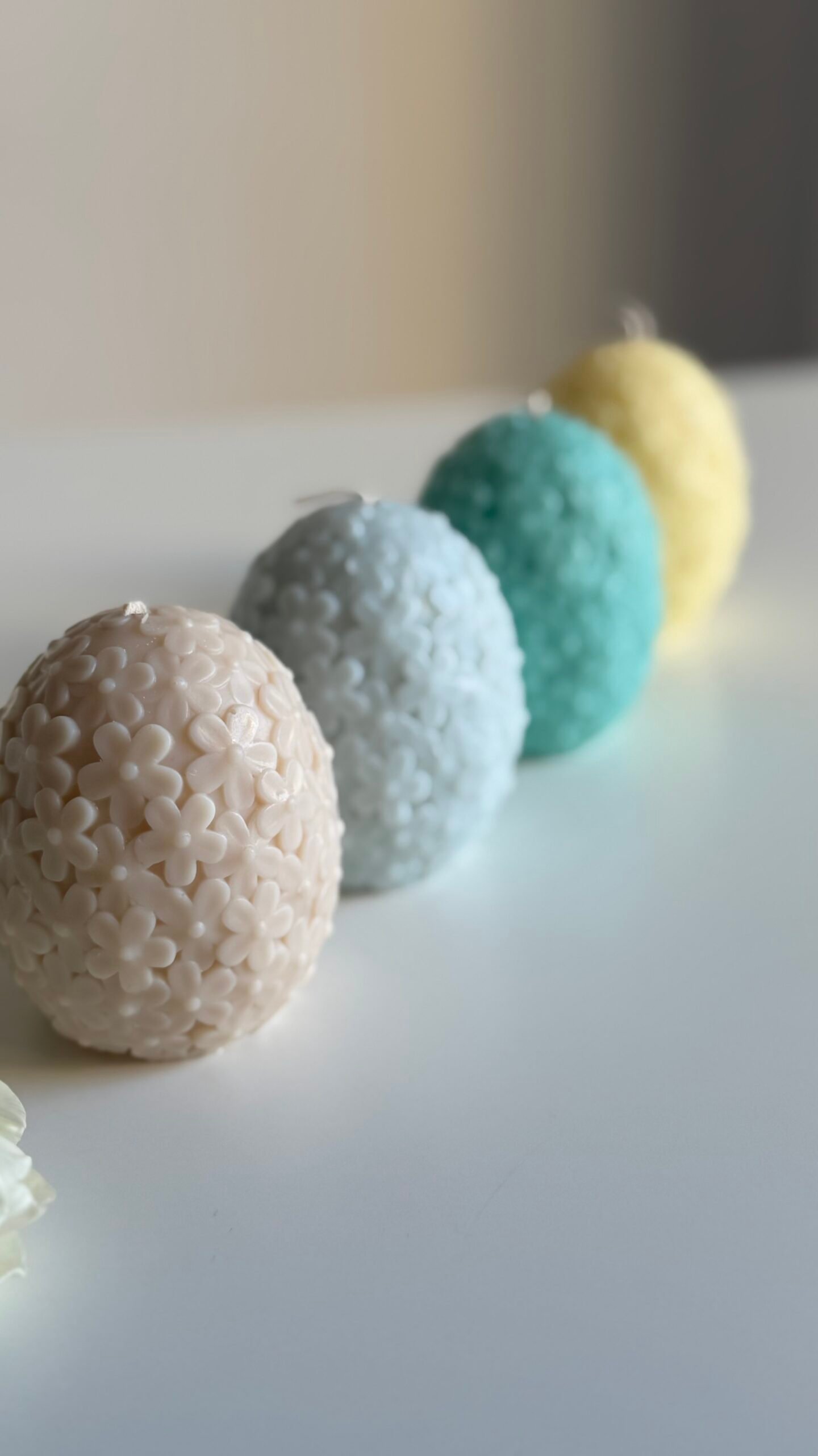 Jajko w Kwiaty – wolnostojąca sojowa świeca wielkanocna - obrazek 6