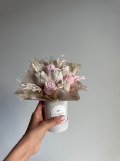 Ekskluzywny flower box z sojową świecą - Tulipany mini