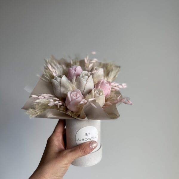 Ekskluzywny flower box z sojową świecą - Tulipany mini