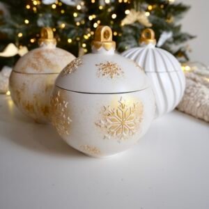 Złote Świąteczne Bombki – ręcznie malowane dekoracje z wosku sojowego