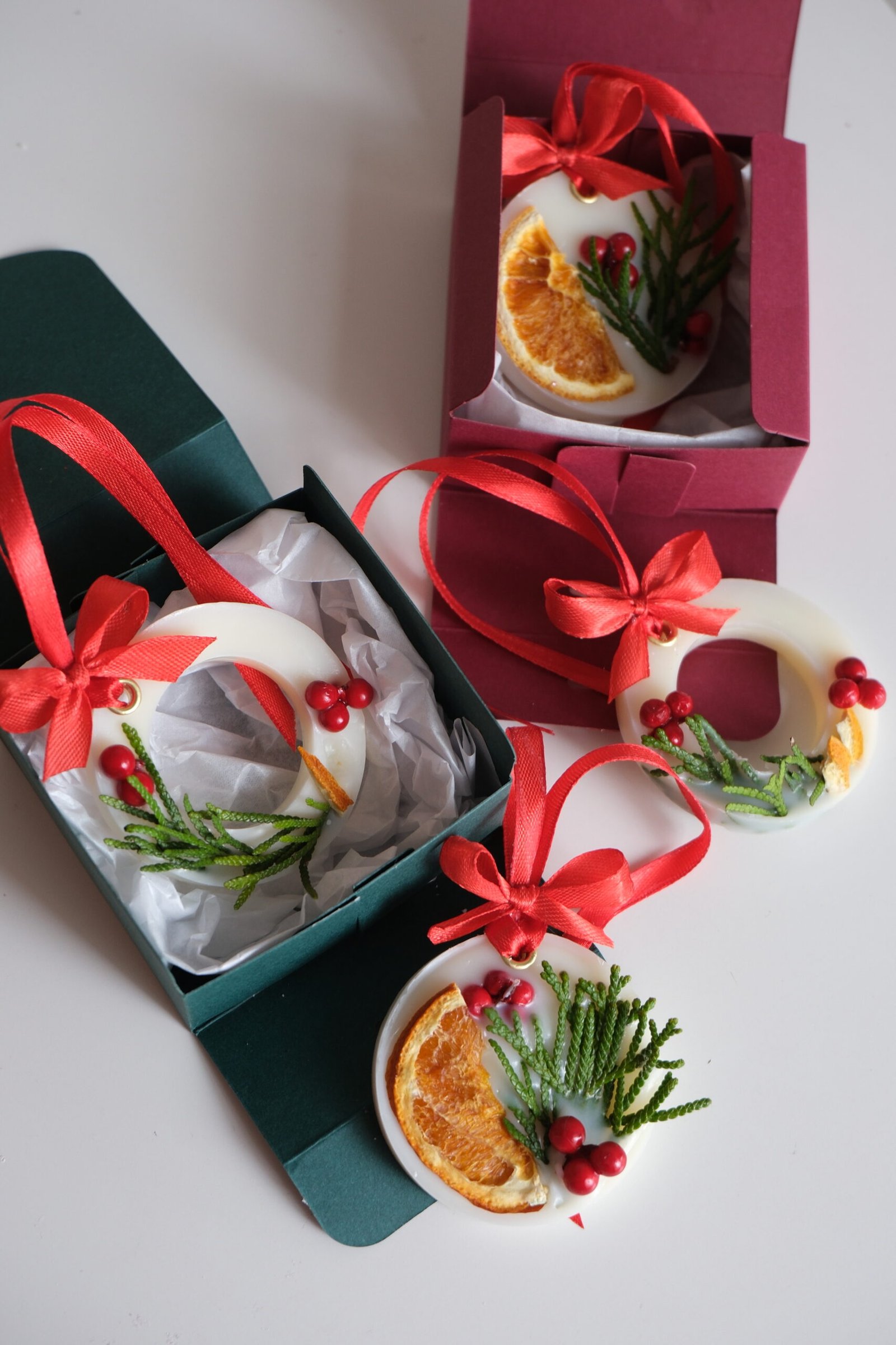 Zestaw zawieszek zapachowych z wosku sojowego – pomysł na prezent świąteczny - obrazek 6