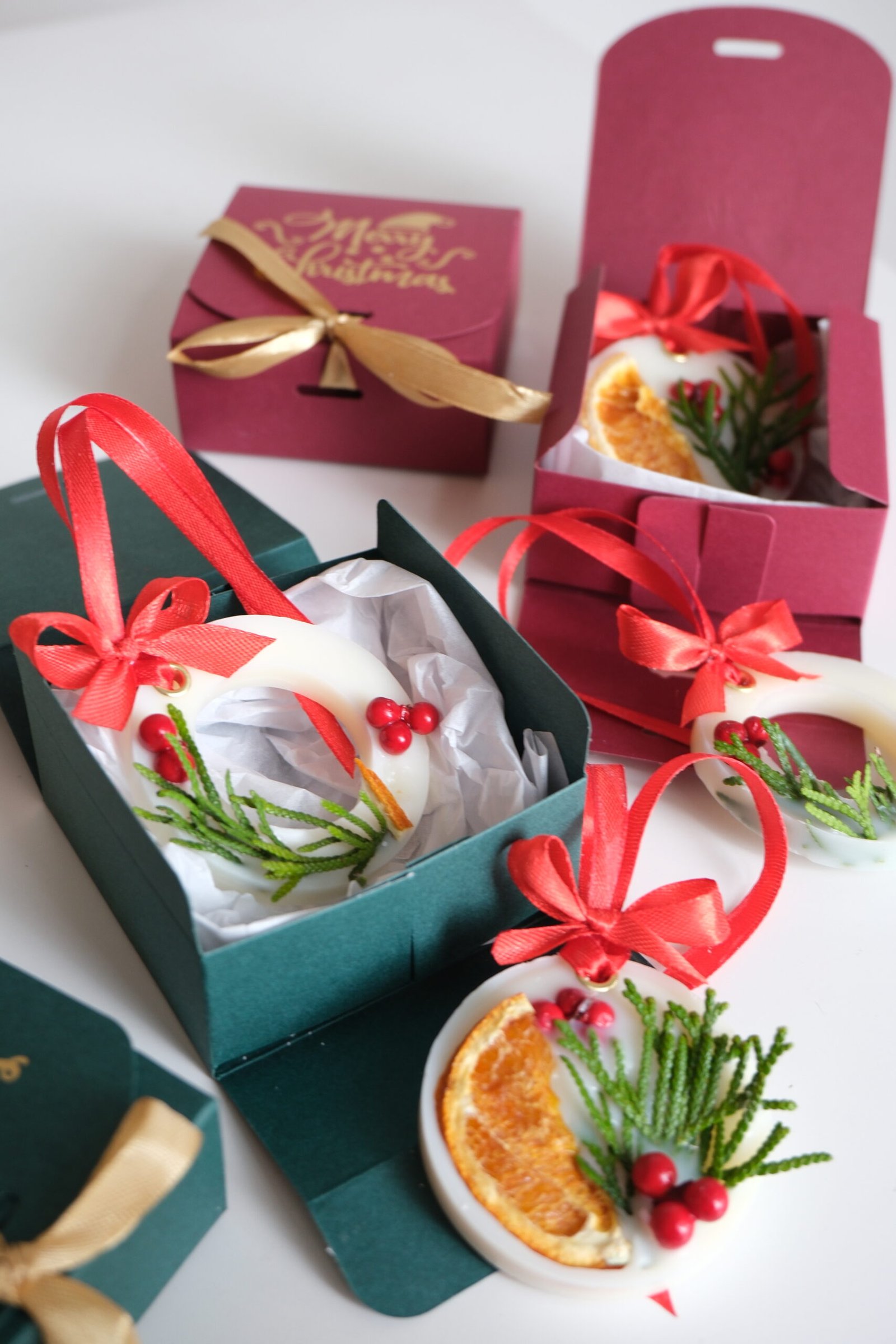 Zestaw zawieszek zapachowych z wosku sojowego – pomysł na prezent świąteczny - obrazek 3