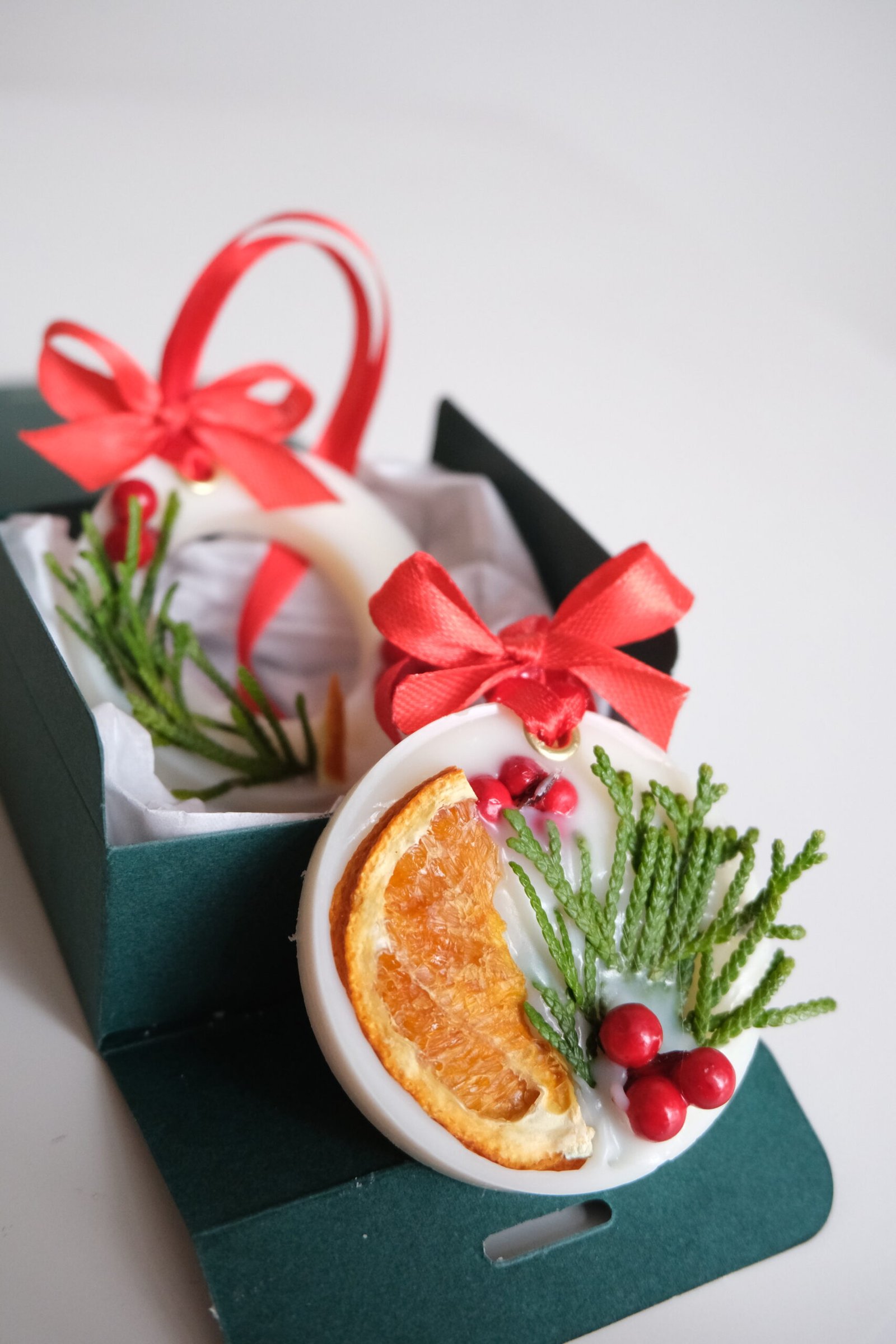 Zestaw zawieszek zapachowych z wosku sojowego – pomysł na prezent świąteczny - obrazek 5