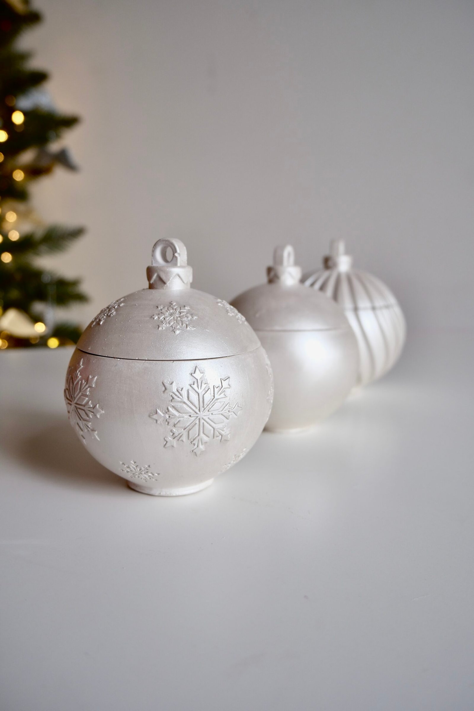 Bombki świąteczne na prezent perłowe - ręcznie malowane - obrazek 2