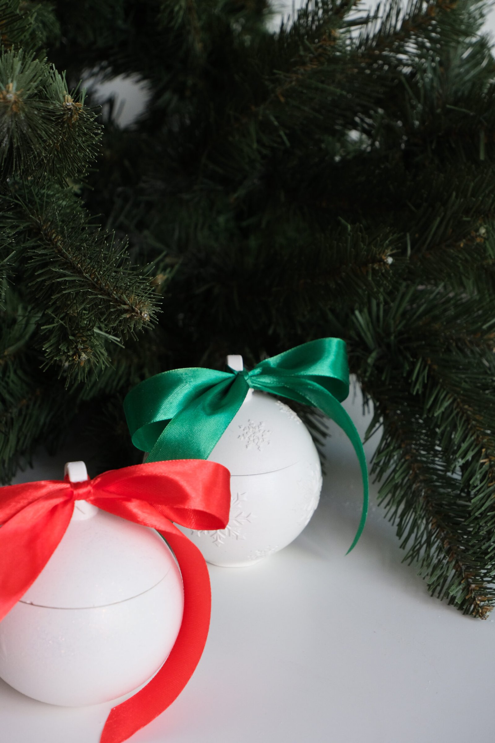 Świeca Sojowa w Pojemniku w Kształcie Bombki - obrazek 3