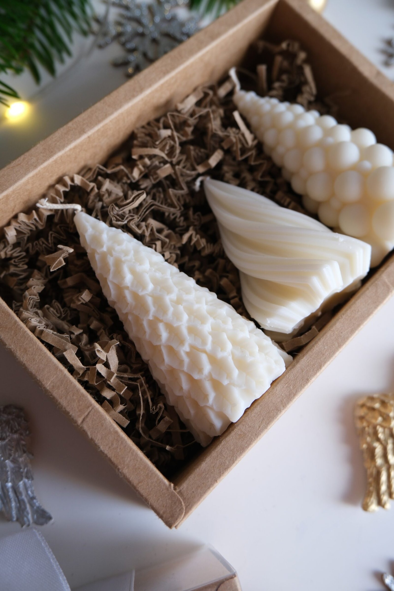 Zestaw Świąteczny „Trzy Choinki” – Personalizowane Świece w Pudełku Prezentowym - obrazek 4