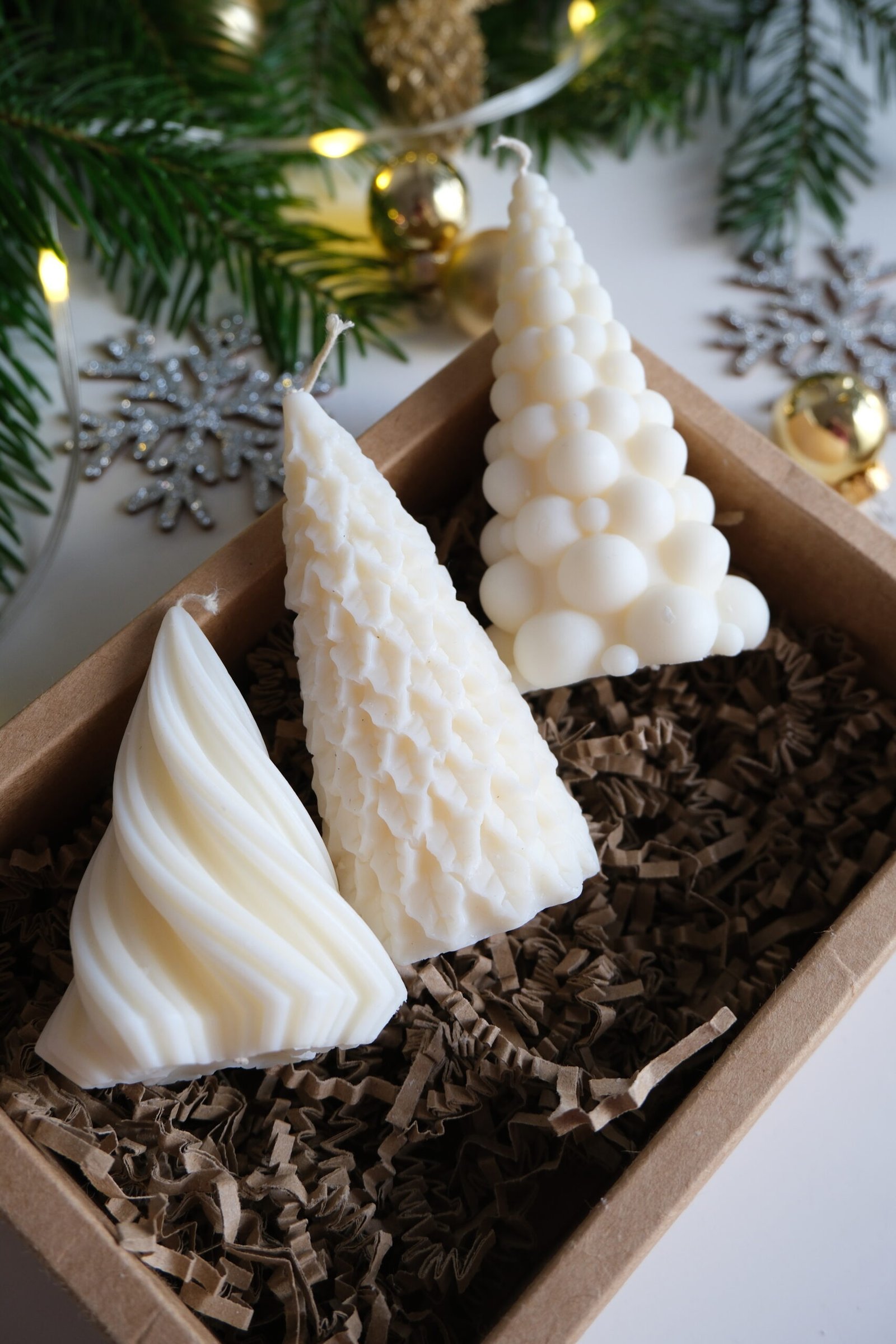 Zestaw Świąteczny „Trzy Choinki” – Personalizowane Świece w Pudełku Prezentowym - obrazek 2