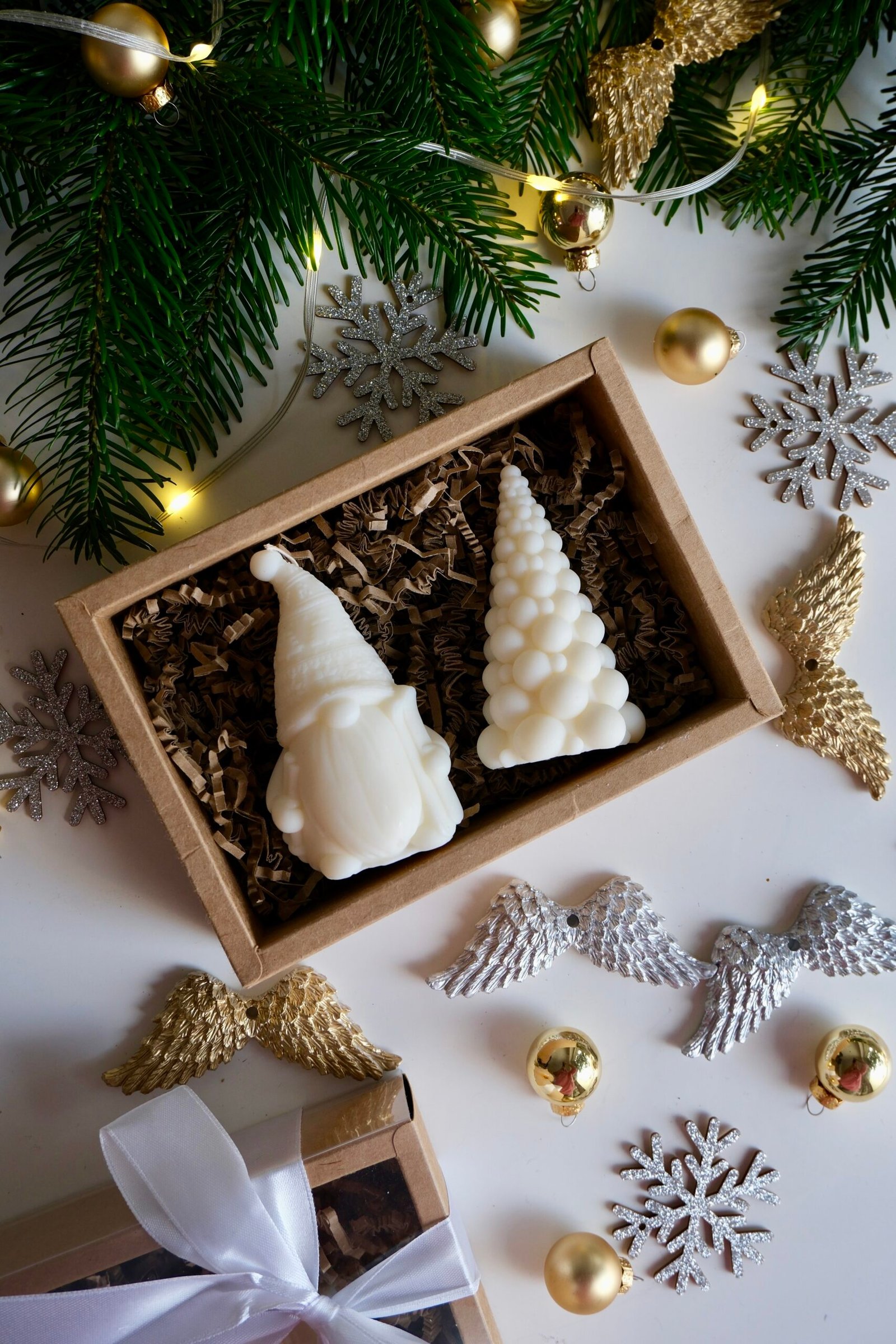 Świąteczne upominki ze świecami – skrzat i choinka