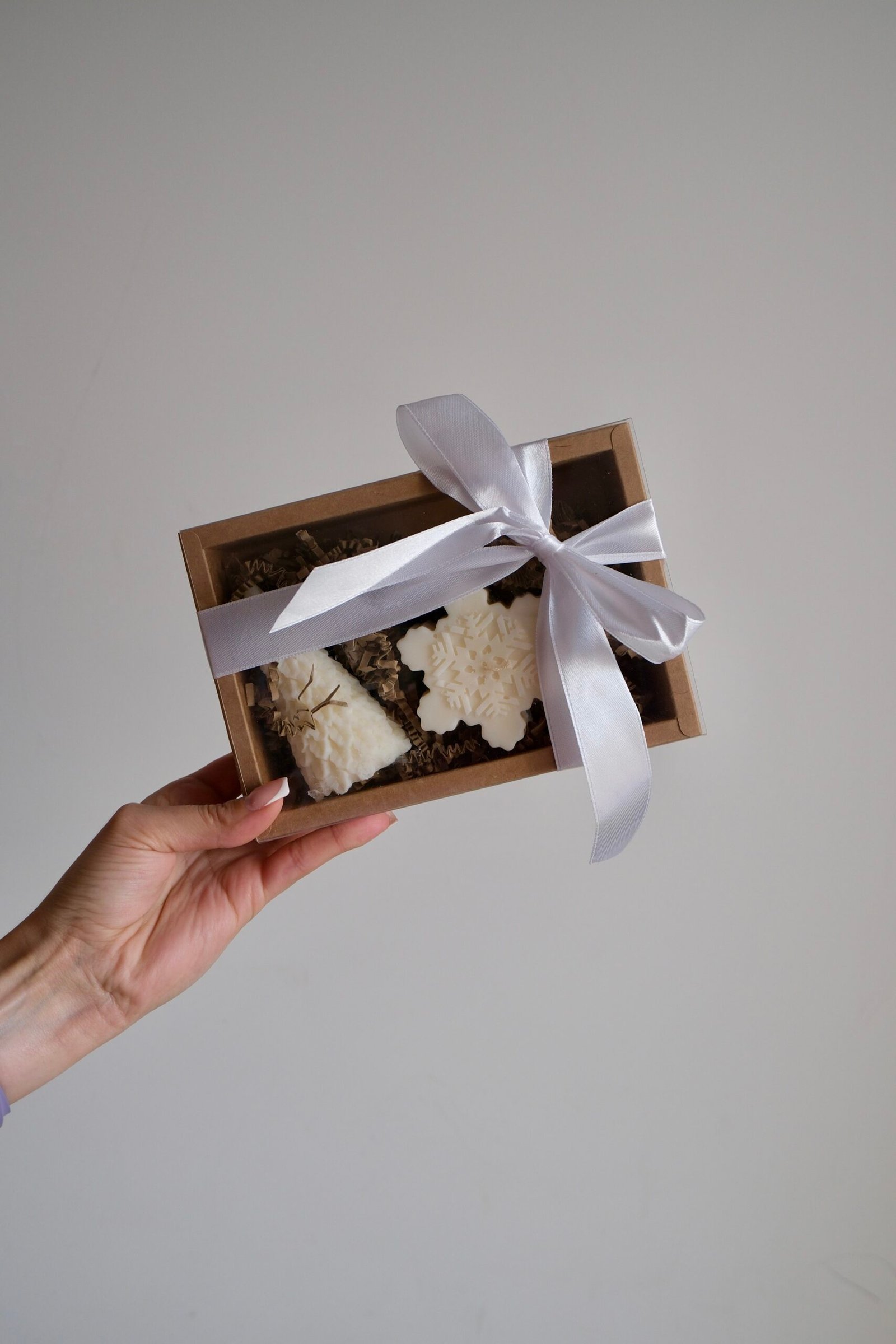 Świąteczne upominki ze świecami – skrzat i choinka - obrazek 3