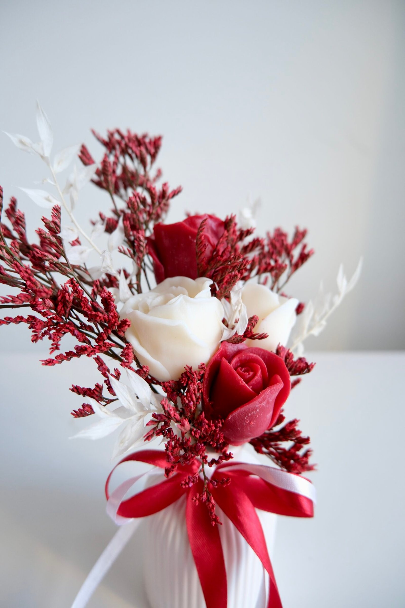 Prezent dla dziewczyny na walentynki – sojowe świece w gipsowym wazoniku - obrazek 3