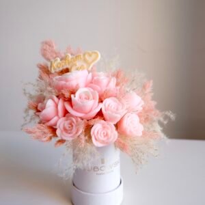 Prezent na Walentynki – Bukiet Wiecznych Róż ze Świec Sojowych