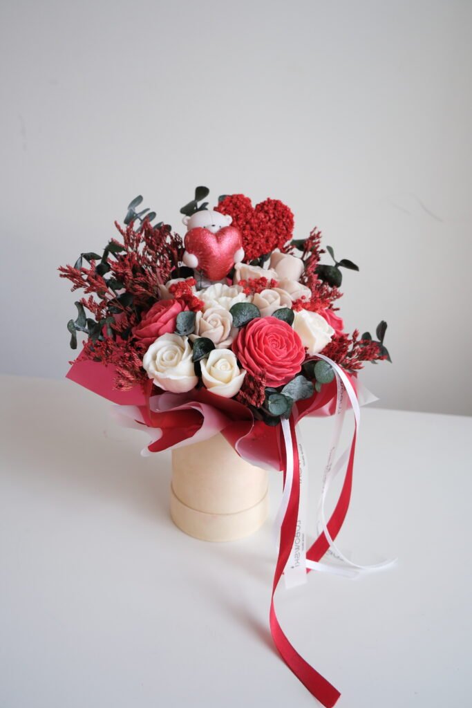 Kwiaty na Walentynki, które nie więdną – Flower Box Premium