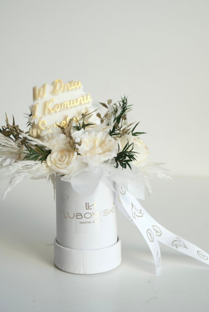 elegancki prezent komunijny świeca bez knota flower box