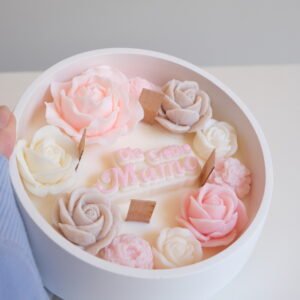 elegancka świeca na Dzień Mamy z kwiatami 3D w pojemniku gipsowym