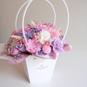 Flower box z dostawą Gdańsk – elegancki bukiet w pudełku na każdą okazję