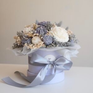 szary candle flower box ze świec sojowych handmade