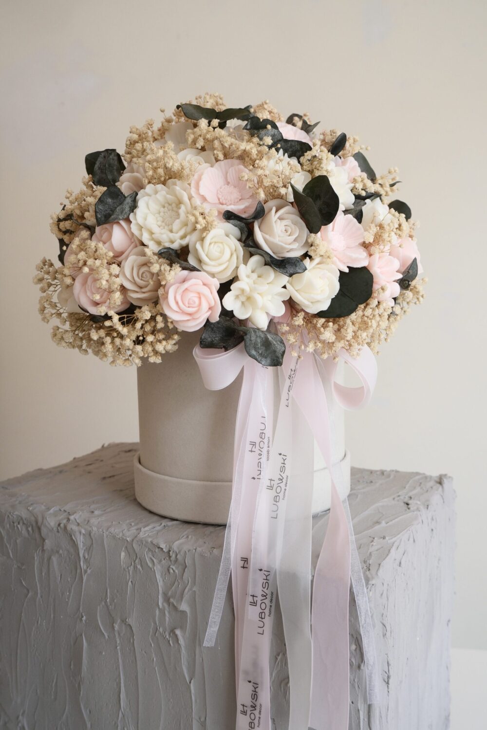 Pudrowa Elegancja – Flower Box ze świec sojowych