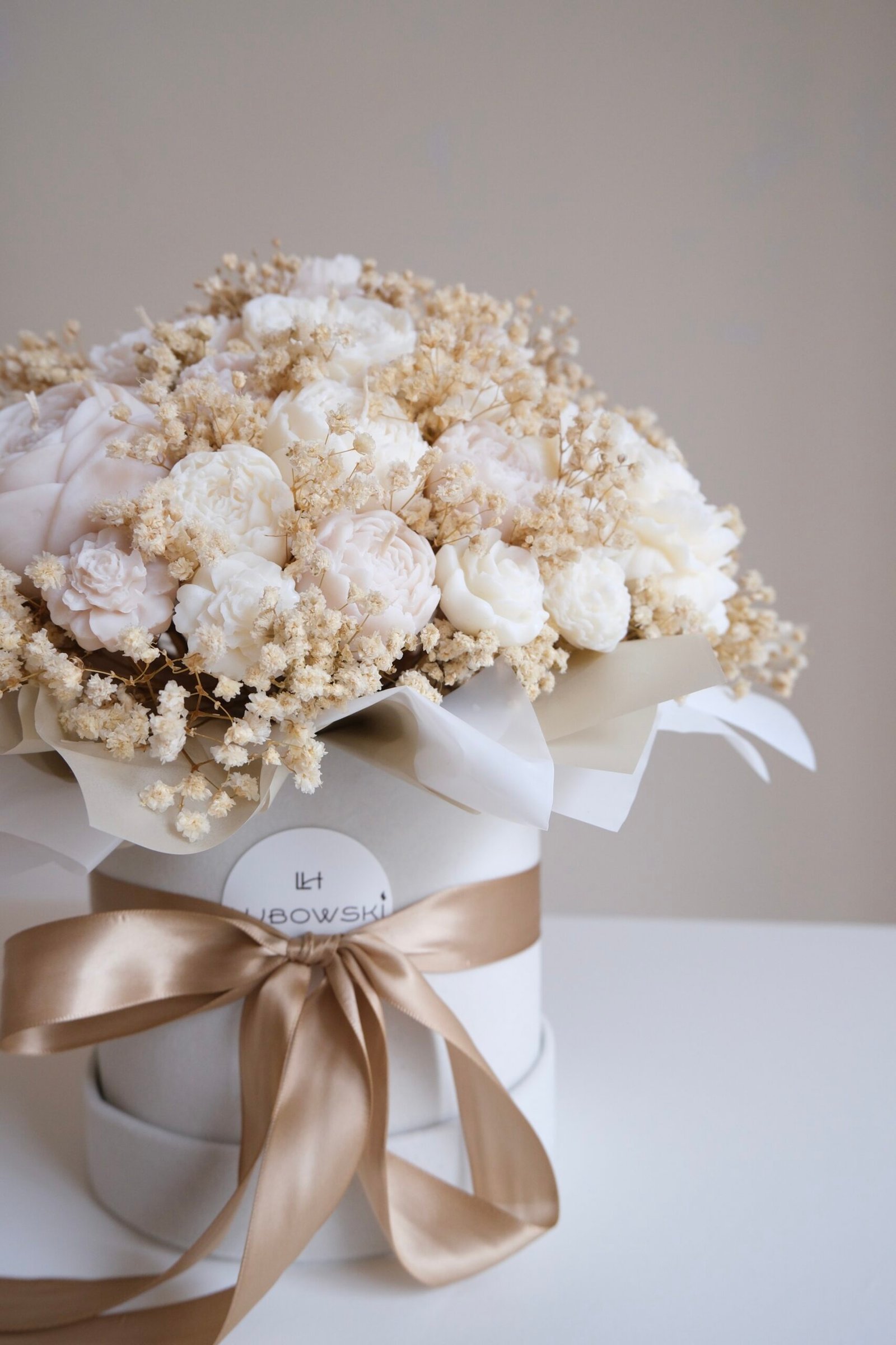 Elegancki prezent dla rodziców – flower box ze świec