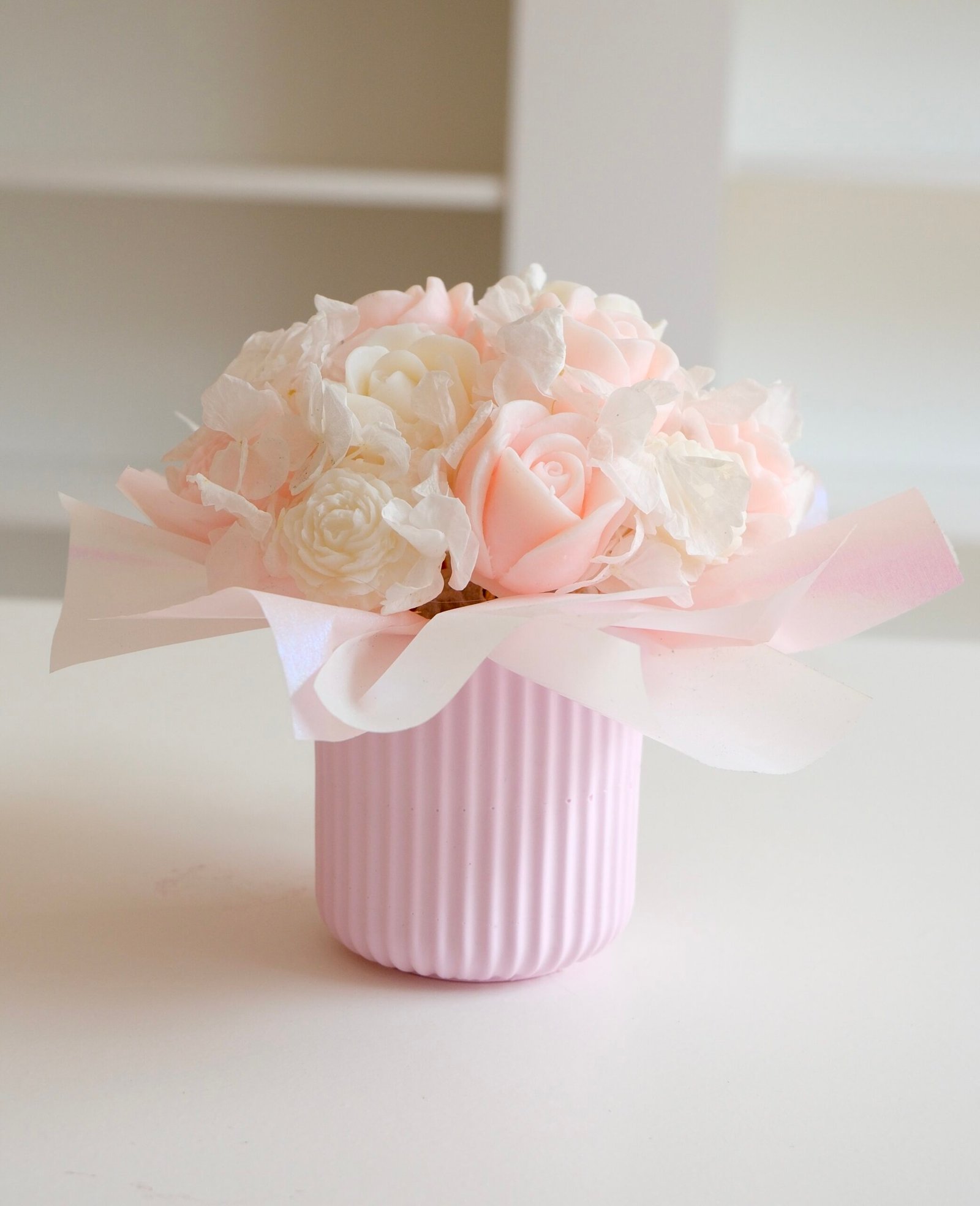 Flower box z różami i hortensją ze świec sojowych - obrazek 4
