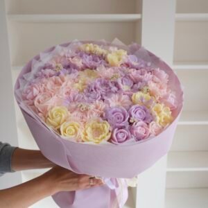 Duży bukiet ze świec sojowych w pastelowych kolorach
